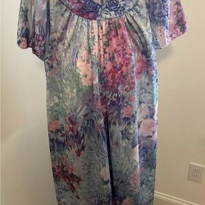 Vintage Shadowline Nightgown And Robe Florals V Neck Embroidery Size Medium